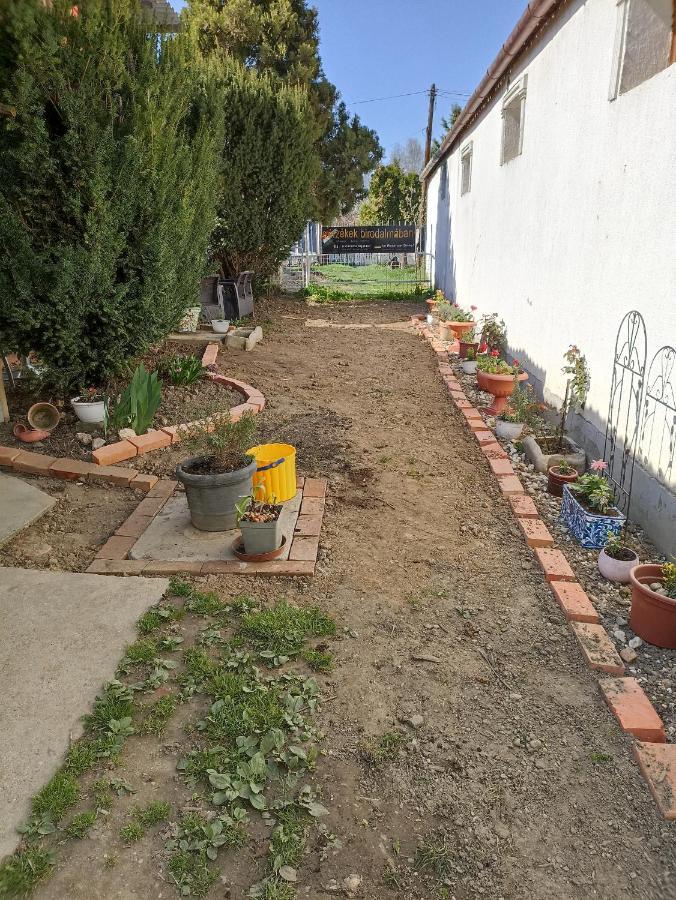 Ferienwohnung Uj Vilag Harkan Exterior foto